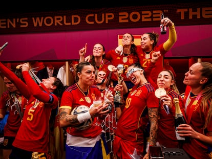 Las jugadoras de la selección española de fútbol femenino celebran su victoria tras ganar la final del Mundial en Sídney.