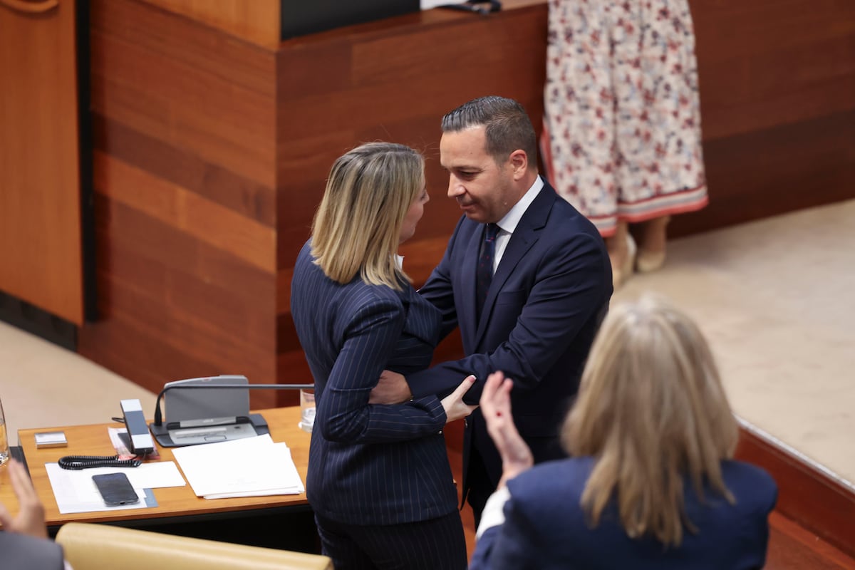 Guardiola, investida presidenta de Extremadura: “No voy a pedir perdón por gobernar con Vox”