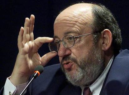 Louis Michel, en una conferencia en 2001.