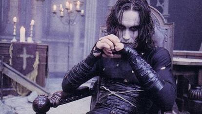 El actor Brandon Lee, en un momento de 'El cuervo'.