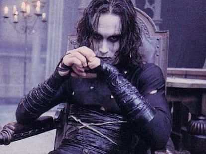 El actor Brandon Lee, en un momento de 'El cuervo'.