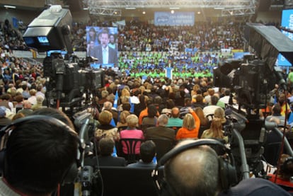 Los medios tradicionales rivalizarán con los <i>online</i> en la cobertura de la decisiva jornada electoral del 20-N.