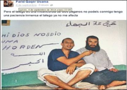 Farid M.A.L, izquierda, junto a Mohamed Achraf en una foto colgada en su muro de Facebook.