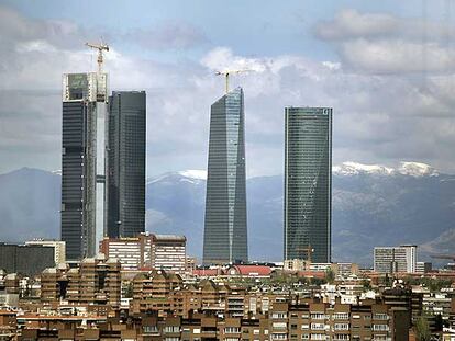 RETRATO DE CUATRO TORRES CON NIEVE