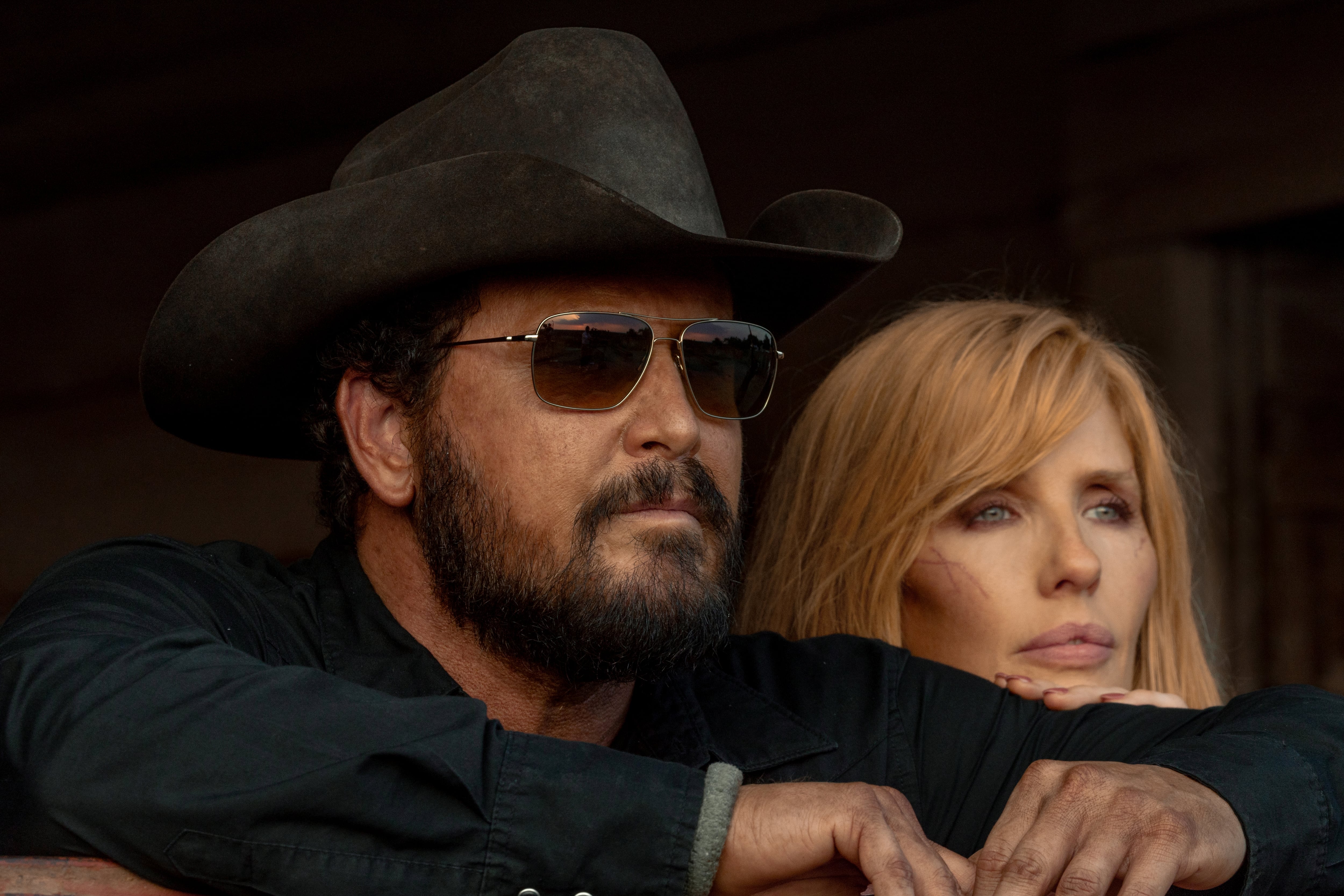 Cole Hauser y Kelly Reilly, en la serie 'Rancho Dutton'.