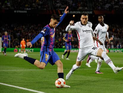 Pedri, en el duelo del Barcelona ante el Eintracht en el Camp Nou.