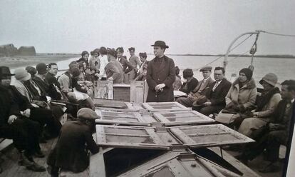 L’últim viatge del vapor 'Anita' per les aigües de l’Ebre, el 1928, després d’haver servit de transport de mercaderies i persones entre Tortosa, Amposta i la Cava.