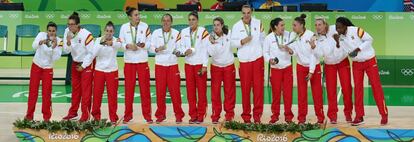 Las jugadoras españolas, en el podio de Río con la plata olímpica
