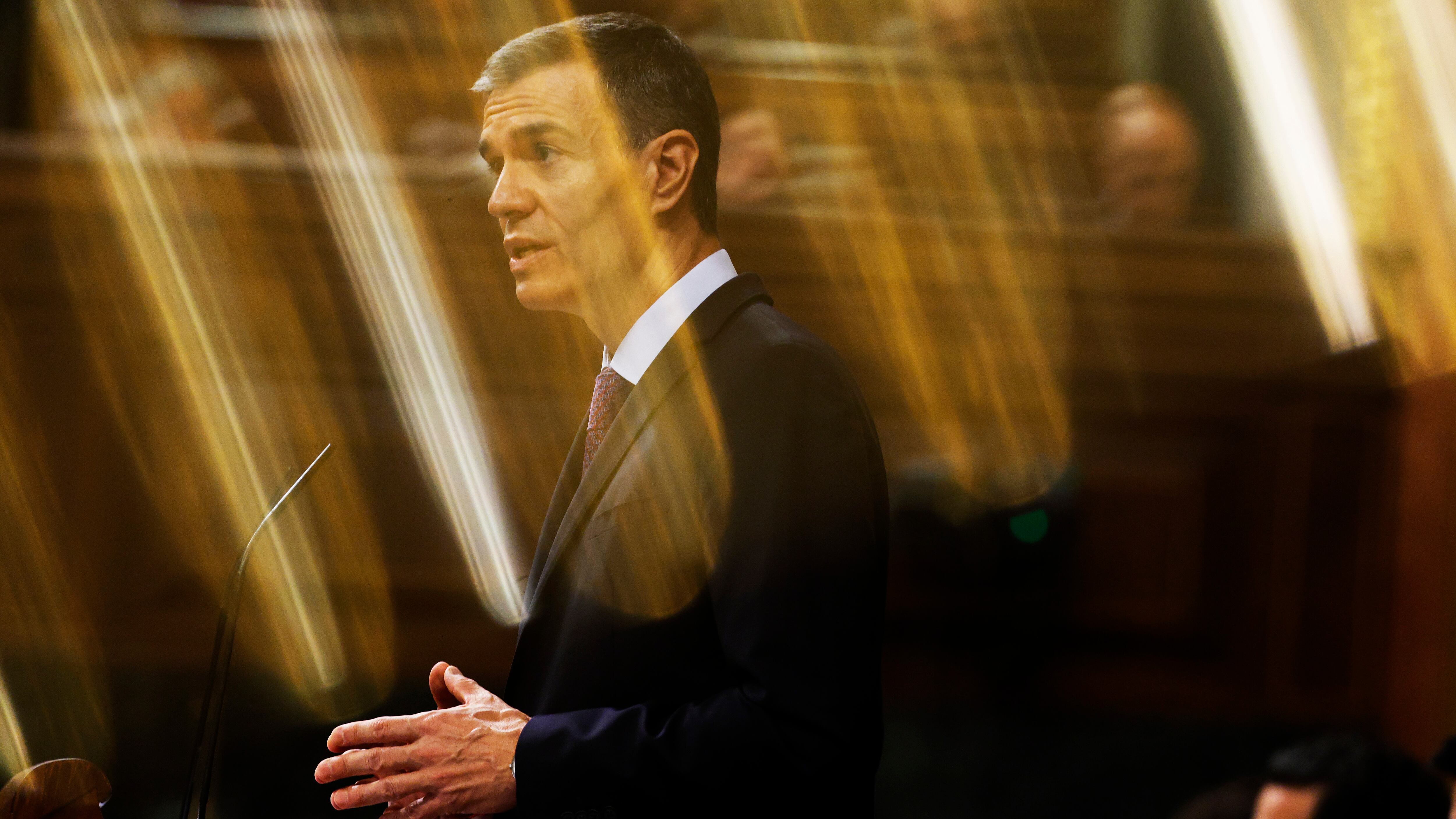 El presidente del Gobierno, Pedro Sánchez, comparece en el Congreso para informar sobre los presuntos casos de corrupción que cercan al PSOE.