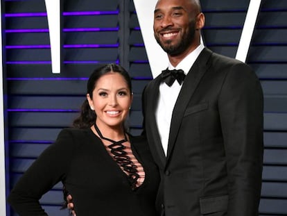 Vanessa Bryant y Kobe Bryant en la fiesta de Vanity Fair posterior a los Oscar, en Beverly Hills, California en febrero de 2019.