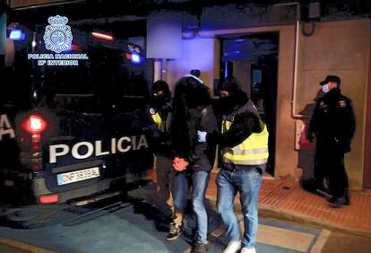 La detención del imán en Getafe, este sábado.