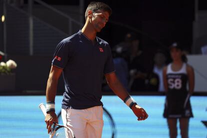 Djokovic se lamenta después de una jugada.
