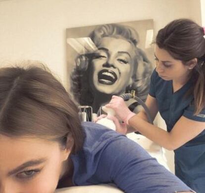 Sofía Vergara en el centro de belleza en 2014.