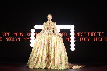 Desfile de Valentino Alta costura primavera-verano 2025.