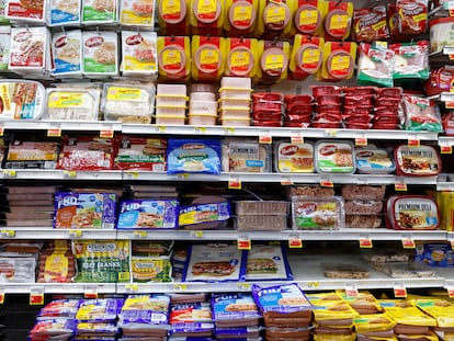 Alimentos en un supermercado de Long Beach (California).