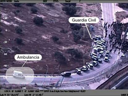 Fotograma que muestra dónde se situó la ambulancia en el momento en el que la Guardia Civil intentaba contener a centenas de personas que lograron entrar en Melilla.