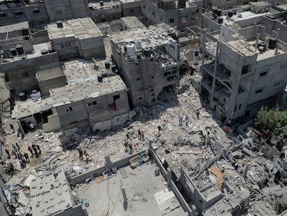 Vista aérea de una zona afectada por los bombardeos del Ejército israelí, en Rafah, al sur de la franja de Gaza.
