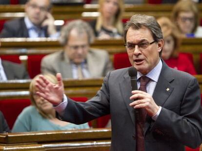 Mas durante una sesión de control en el Parlament.
