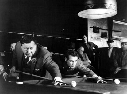 Jackie Gleason y Paul Newman en 'El buscavidas', una rivalidad alrededor de la mesa de billar.