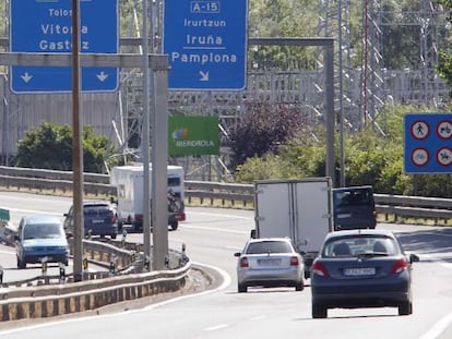 Nudo de carreteras en Gipuzkoa en plena operación salida