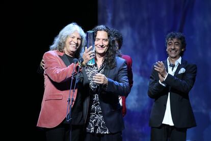 José Mercé y el guitarrista Tomatito, tras recibir el premio al Mejor Álbum Flamenco.