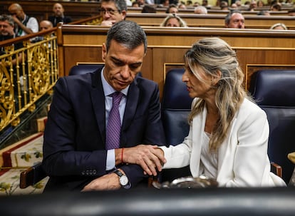 El presidente del Gobierno, Pedro Sánchez, da el pésame a la vicepresidenta Yolanda Díaz por el fallecimiento de su padre, el sindicalista Suso Díaz.