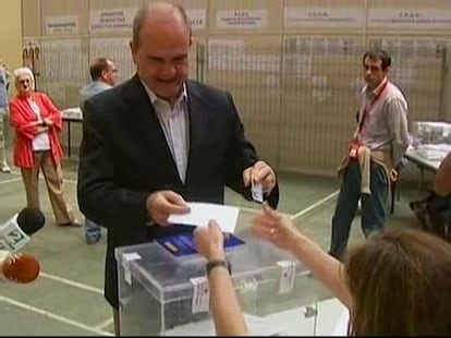 Chaves anima a los ciudadanos a votar para decidir el futuro de Europa