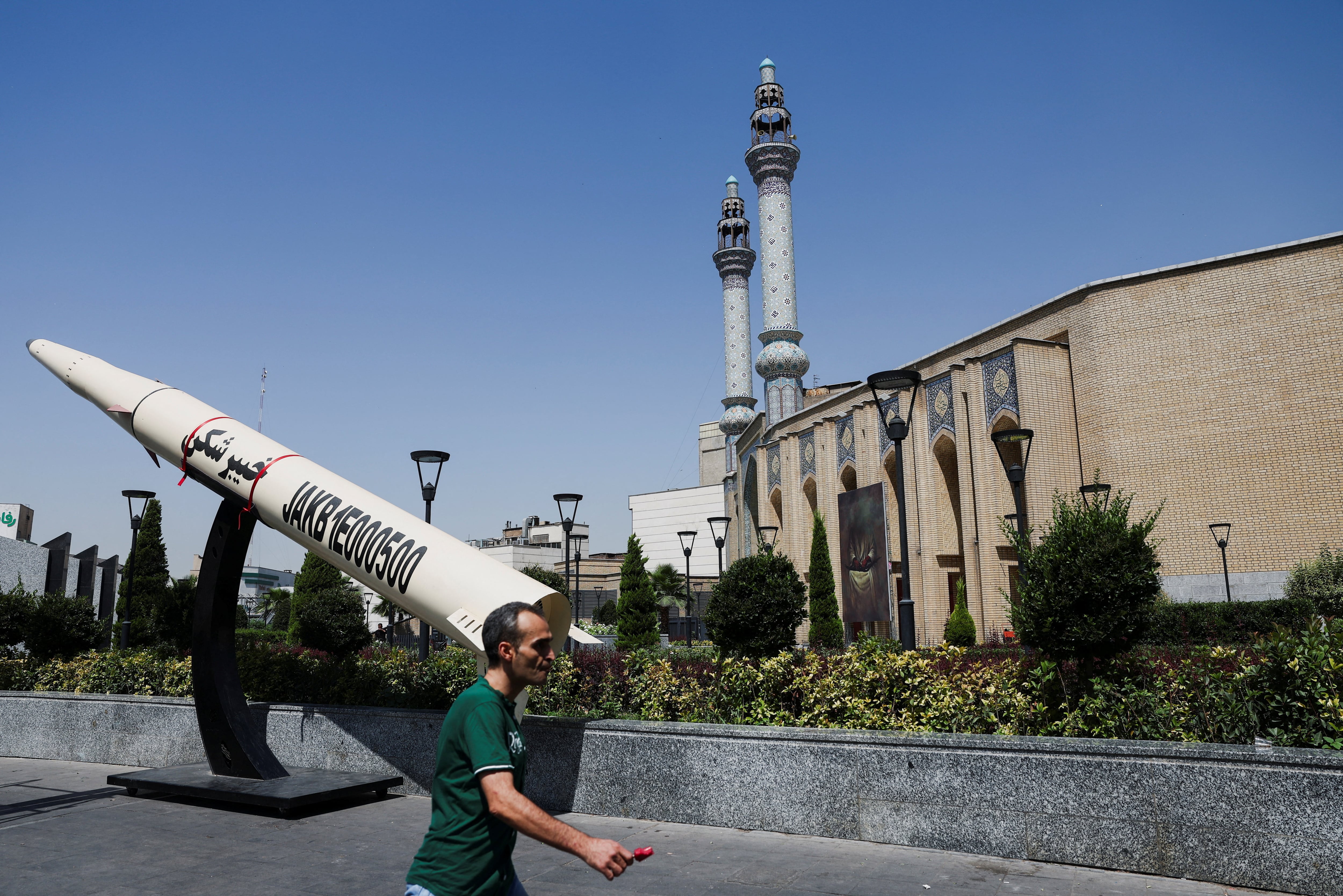 Trump negocia un acuerdo nuclear similar al que rompió en 2018 y con un Irán en posición de más fuerza