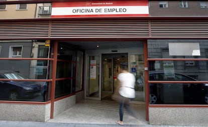 Vista del exterior de una oficina de empleo en Madrid.