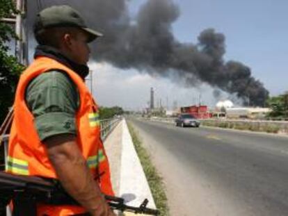 El incendió provocó la paralización de la Planta Refinadora 1, que procesa 80.000 barriles diarios de crudo. EFE/Archivo