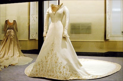 El vestido de novia de la Reina Letizia expuesto en el Museo del Traje.
