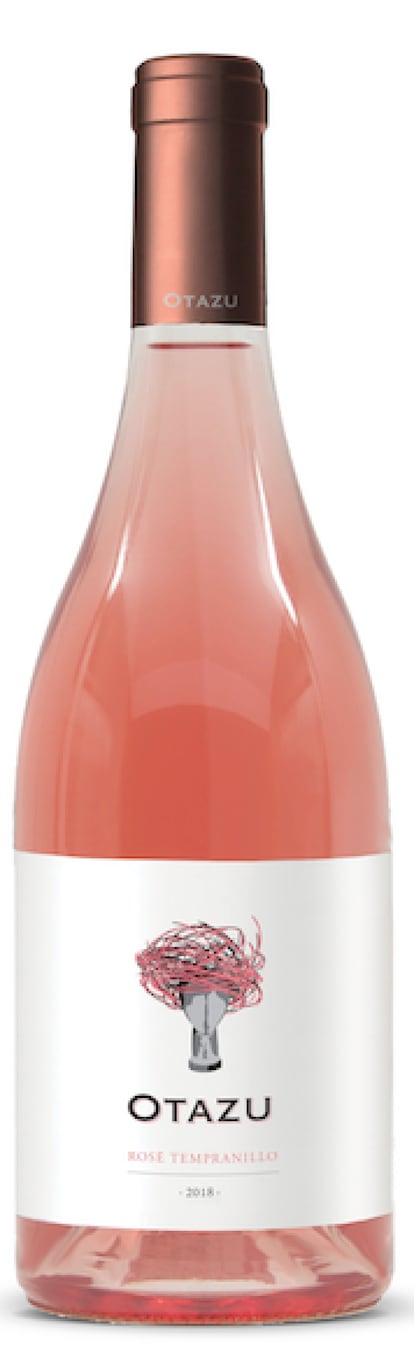 Bodega Otazu lanza la añada 2019 de su vino Rosé Tempranillo, bajo la DO de Navarra, elaborado con esta variedad de uva, mediante la técnica tradicional del sangrado de uvas tintas tras una hora de maceración en frío. Este método tradicional permite mantener la personalidad y singularidad de la variedad. Después de la clarificación del mosto, se fermenta a temperatura controlada en depósitos de acero inoxidable. Presenta color salmón, con una nariz fresca y afrutada con notas cítricas finales de piel de naranja. Precio: 9,95 euros.