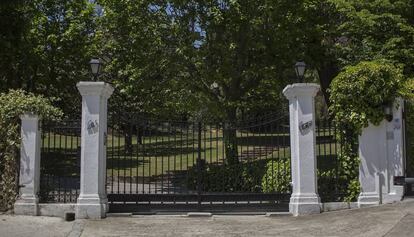 Entrada a la finca de Los Cedros de Sant Andreu de Llavaneres en la que están las veinte obras reclamadas.