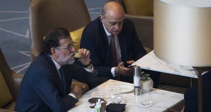 Mariano Rajoy y Jorge Fernandez Díaz, este martes.