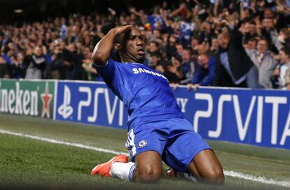 Drogba celebra el único gol marcado en la ida de las semifinales ante el Barcelona.