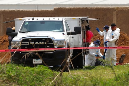 Al momento se han localizado más de 200 bolsas con restos humanos en la zona de Las Agujas.