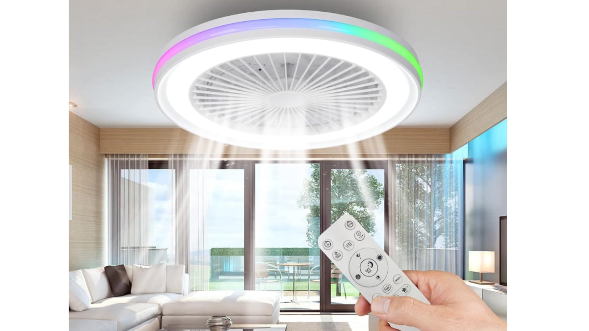 Ventilador de techo plano con diseño de lámpara.