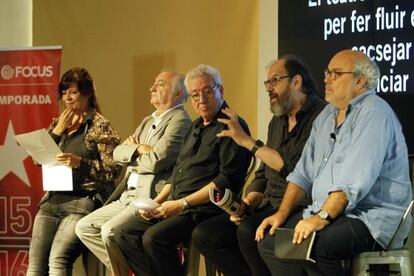 El president de Focus, Daniel Martínez, al centre, i els responsables dels teatres del grup, a la presentació de la temporada.