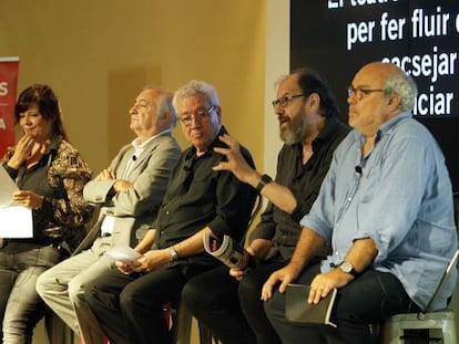 El president de Focus, Daniel Martínez, al centre, i els responsables dels teatres del grup, a la presentació de la temporada.