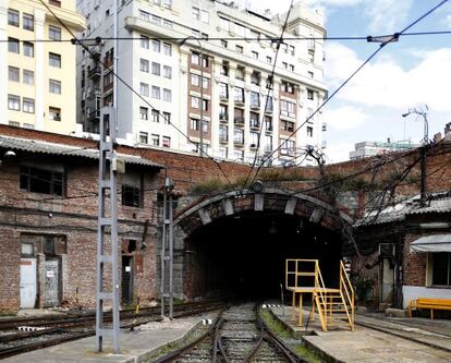 Vías del metro de las cocheras proyectadas por Antonio Palacios.