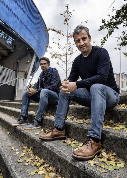 Junto al estadio de Riazor, Fran y El Flaco Valerón, dos mitos del club hoy en su organigrama.