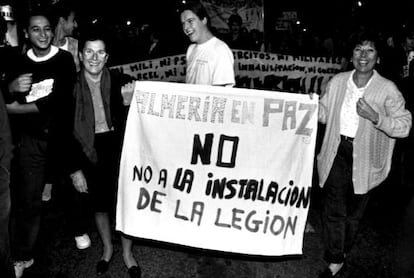Manifestación en 1994 contra la llegada de la Legión a Viator.