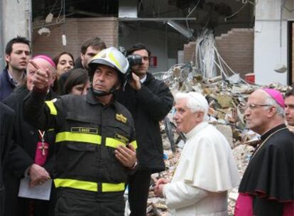 Benedicto XVI visita L'Aquila.