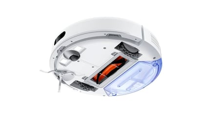 Robot aspirador sobre fondo blanco