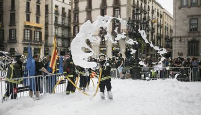 Protestas de Bomberos en la Plaza Sant Jaume. 