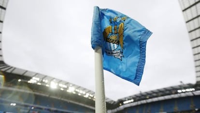 Banderín de córner en el estadio del Manchester City.