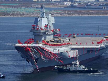 El segundo portaaviones chino, en la ceremonia de botadura.