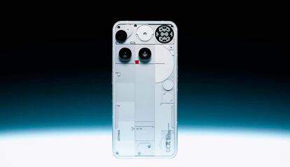 Teléfono Nothing Phone 3 con fondo