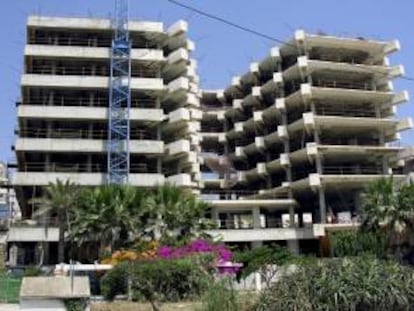 En la imagen, viviendas en construcción en Estepona (Málaga). EFE/Archivo