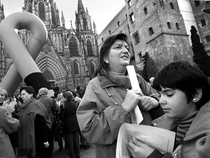 Reunión en la plaza de la Catedral de Barcelona con motivo del Día internacional para la eliminación del maltrato a mujeres.